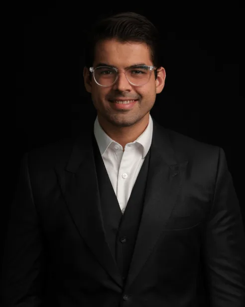Dr. Jorge Campos, cirurgião plástico
